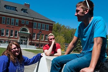 10 Questions to Ask When Choosing a College