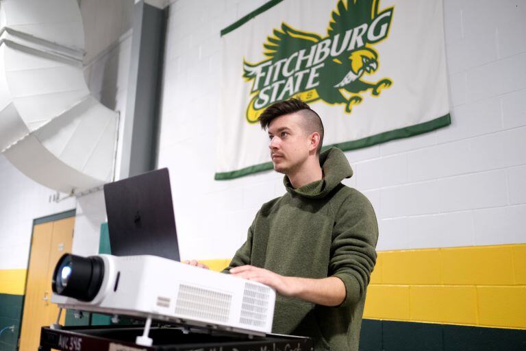 Volunteers Prepare for Winter Commencement