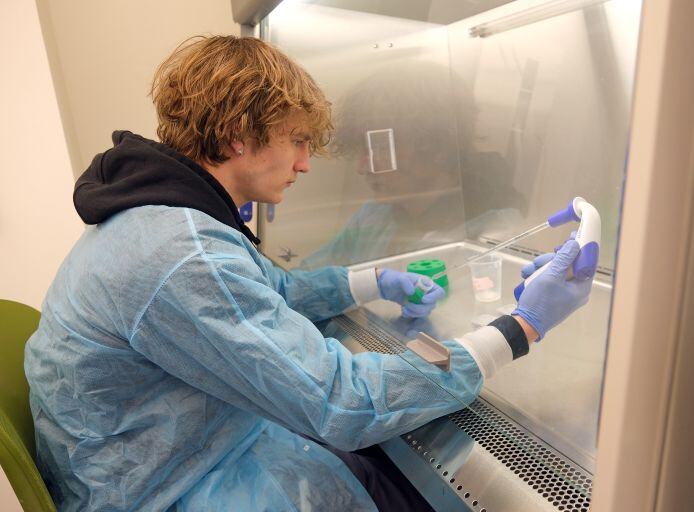 Around Campus - Genetics Lab; Tissue Culture