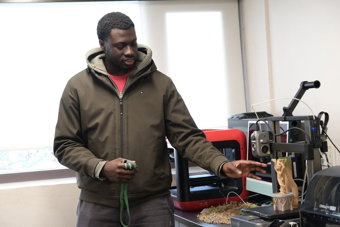 Around Campus - Issues in Digital Media Innovation