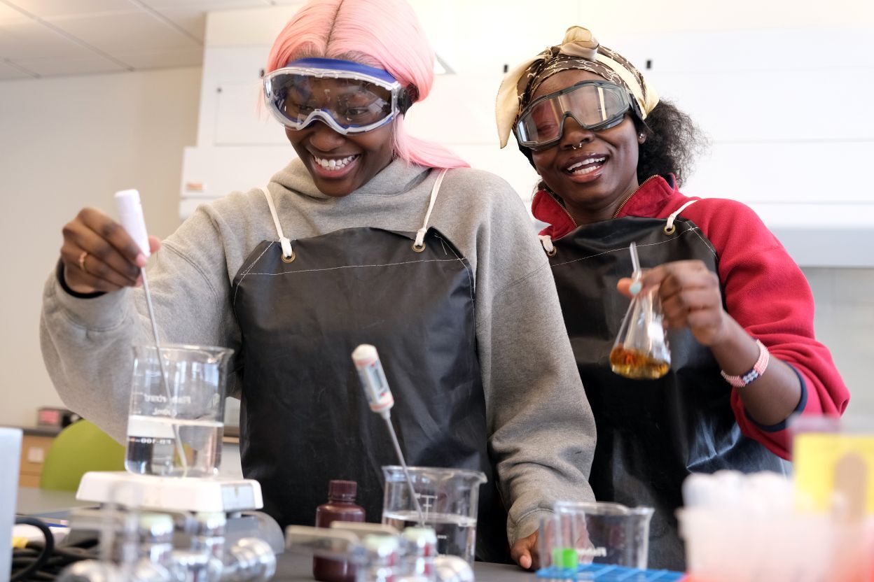 Around Campus -&nbsp;General Chemistry II Lab