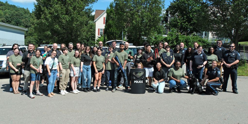 Resident Assistants Tour University Police Department