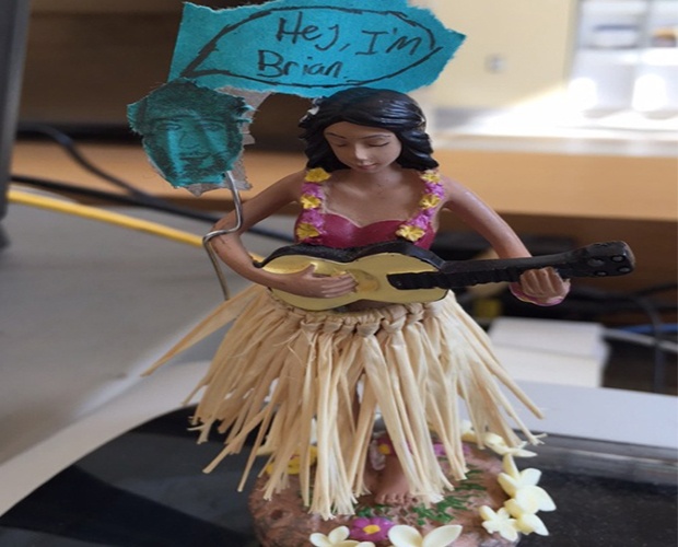 hula_on_desk